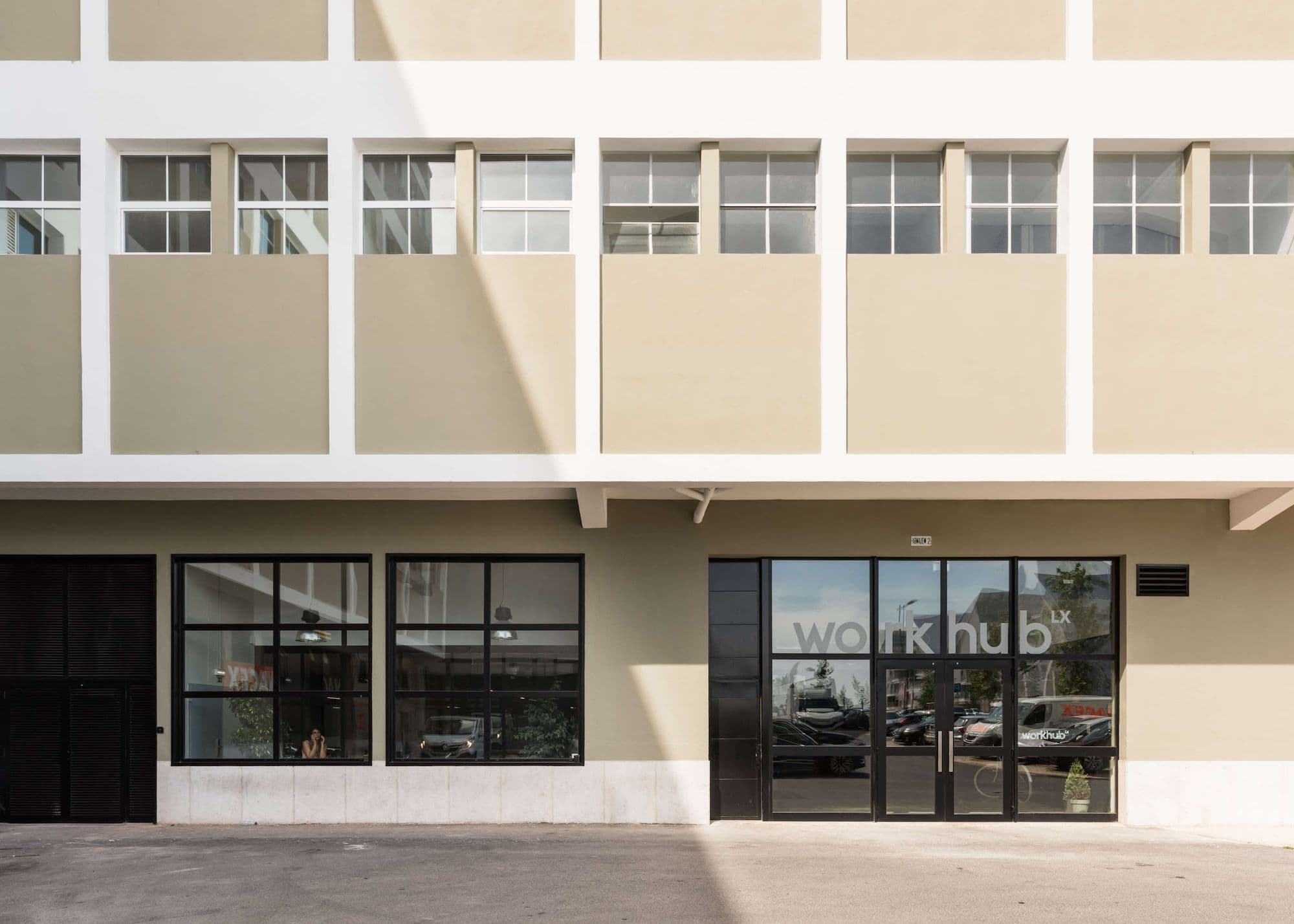 Front of WorkHub Matinha, on Praceta da Tabaqueira